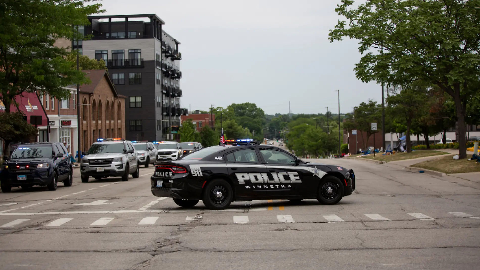 Tiroteo durante desfile en Illinois deja cinco personas fallecidas